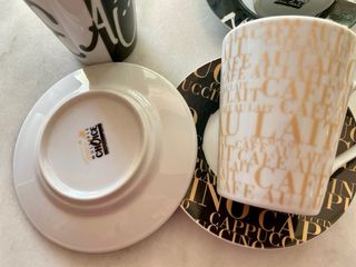 Juego 4 mugs grandes cafe/leche/batido y un platit