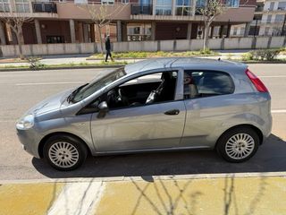 Alquilo coches y motocicletas 620-669-375 FIAT Pun