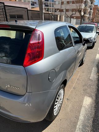 Alquilo coches y motocicletas 620-669-375 FIAT Pun