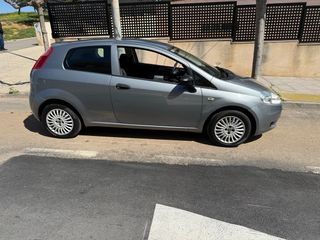 Alquilo coches y motocicletas 620-669-375 FIAT Pun