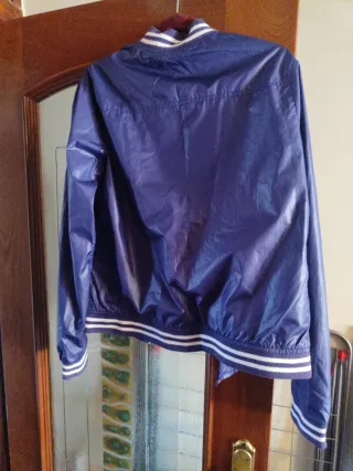 Cortavientos Converse Azul y Blanco