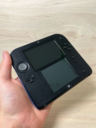 Impoluta Nintendo 2DS Negra/Azul