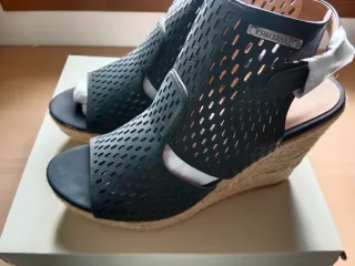 Sandalias cuña negras y beige T41
