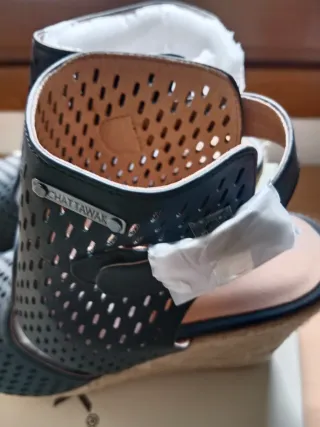 Sandalias cuña negras y beige T41