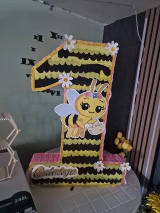Piñata número 1 abeja Catalina