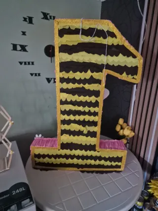 Piñata número 1 abeja Catalina