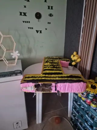 Piñata número 1 abeja Catalina