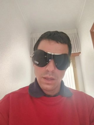 Gafas de sol Emporio Armani negras y doradas