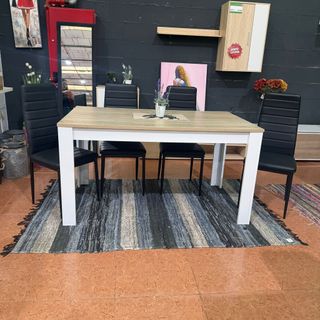 Mesa de comedor moderna