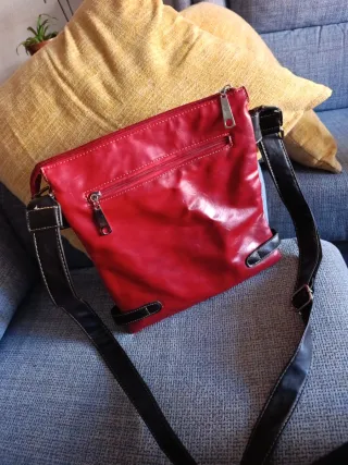 Bolso bandolera rojo y negro