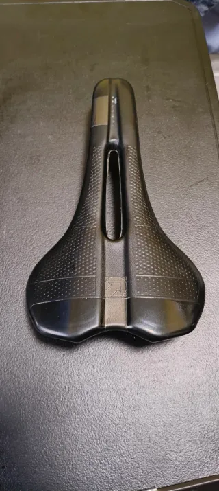 Sillín Pro Griffon Gel Negro 152