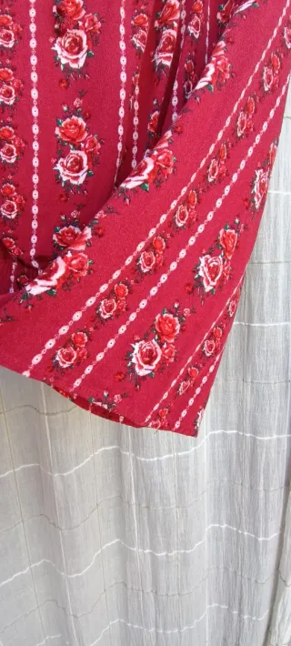 Blusa H&M hombros descubiertos floral