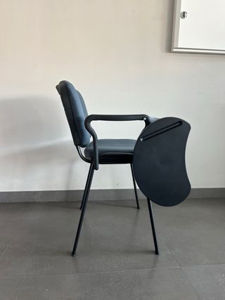 Silla de aula con tablero
