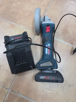 Radial Bosch Profesional + Cargador