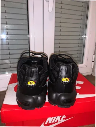 Nike Air Max Plus TN Talla 40 Negro