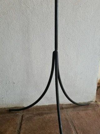 Candelabro de metal negro