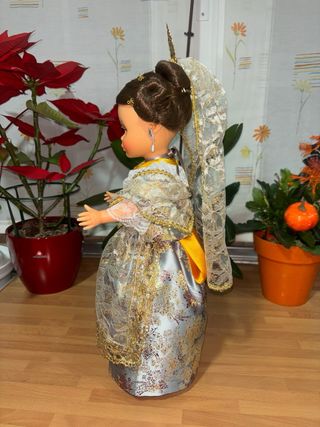 Muñeca Nancy vestida de Fallera traje artesanal