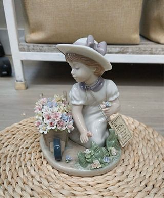 Figura Nadal Niña con Carretilla Flores
