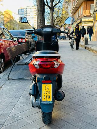 Peugeot Naranja Scooter