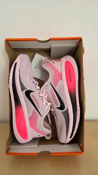 Nike Vomero 18 Talla 42.5