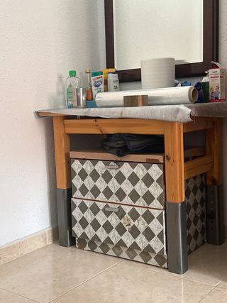 Mueble auxiliar madera y plástico