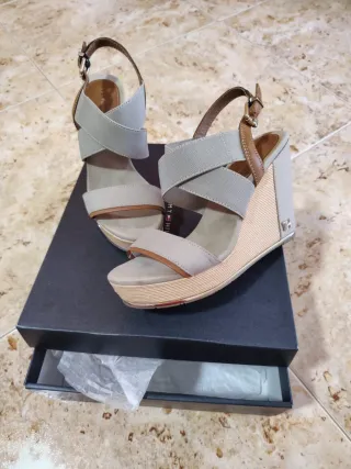 Sandalias cuña NeroGiardini azul y plata