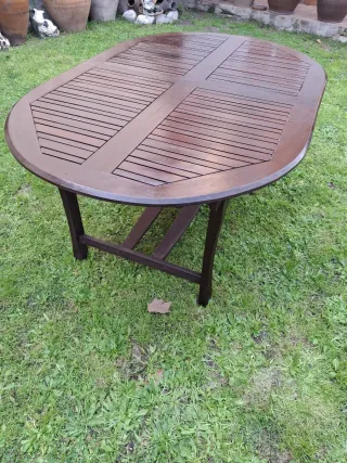 Mesa de madera para terraza o jardín
