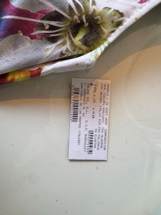 Vestido estampado de Julian Gil talla 48.