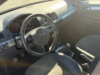 Opel Astra 2011