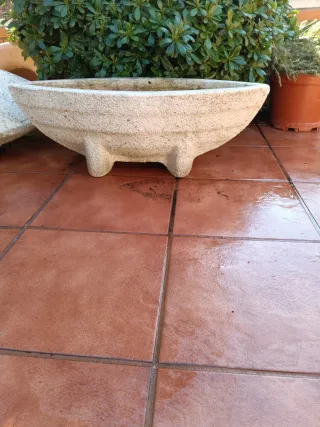 Jardineras pequeñas granito. 70 cm larga.