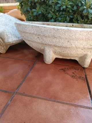 Jardineras pequeñas granito. 70 cm larga.