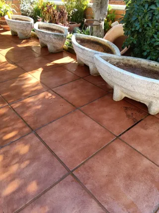 Jardineras pequeñas granito. 70 cm larga.