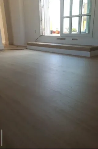 Especialista de montaje de suelos