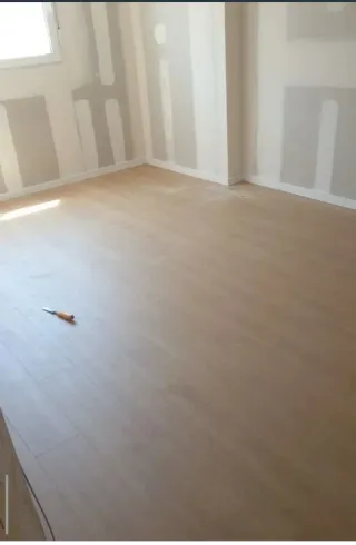 Especialista de montaje de suelos