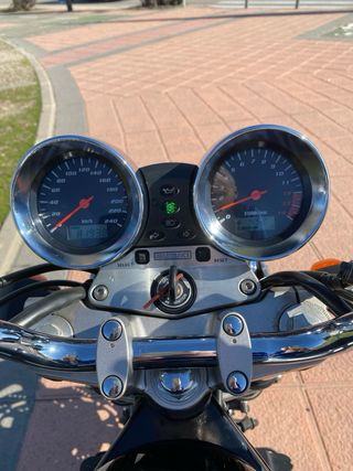 Suzuki GSF 650 Bandit Negra