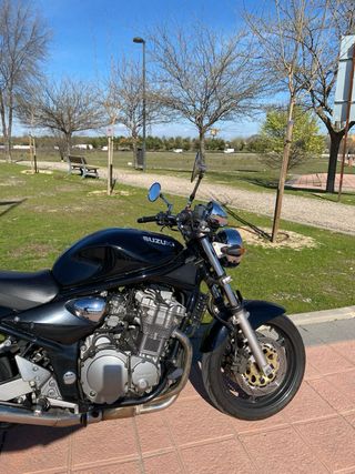 Suzuki GSF 650 Bandit Negra