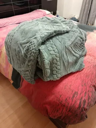 Edredon +fundas de cojin nuevo para cama 1'35