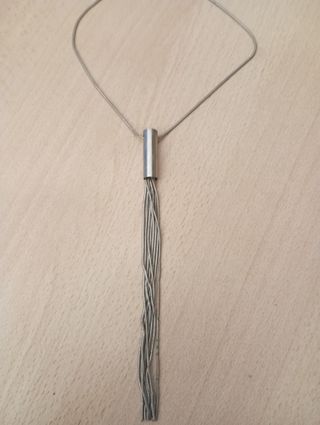 Collana color argento con pendente