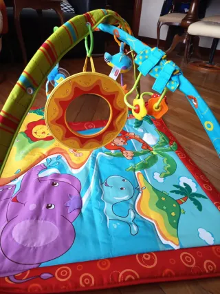 Tapete de juegos infantil con gimnasio