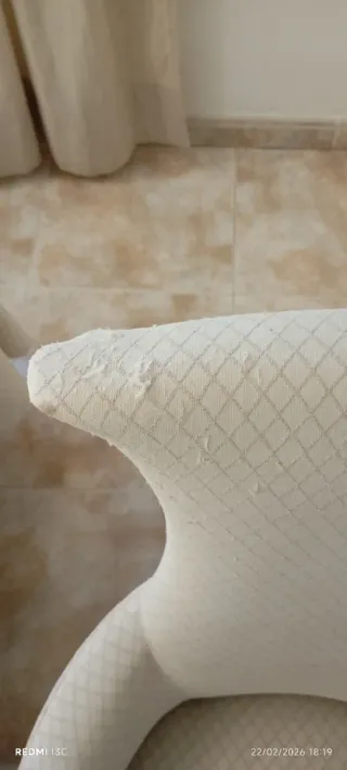 Sillón tapizado tela y madera, necesita tapizar