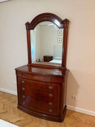 Cómoda de madera maciza clásica con espejo
