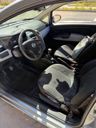 Alquilo coches y motocicletas 620-669-375 FIAT Pun