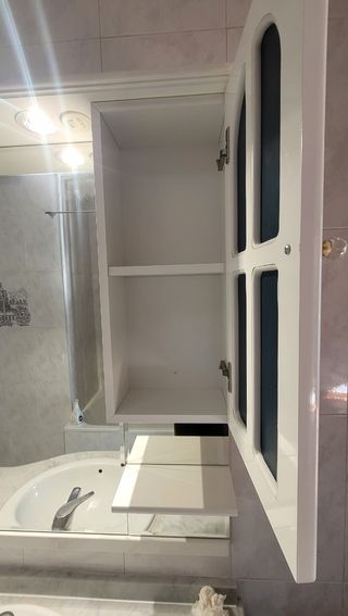 Espejo baño biselado,  con luz y armario estantes