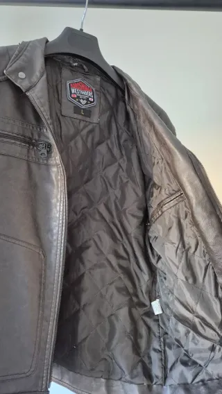 Chupa de cuero sintético