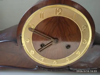 Reloj de mesa antiguo