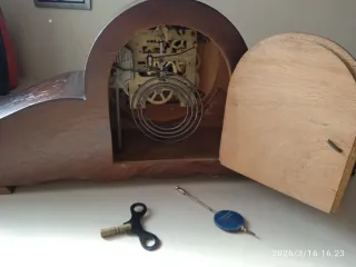 Reloj de mesa antiguo