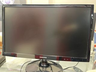 Monitor LED Samsung T24C300EW