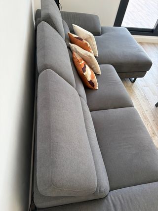 Sofa gris cheslon