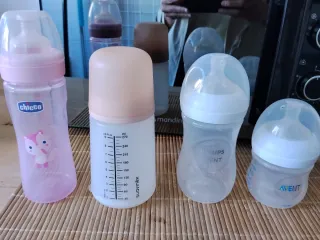 Lote 4 Biberones Chicco, Suavinex, Avent