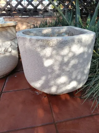 Macetero piedra granito rinconera